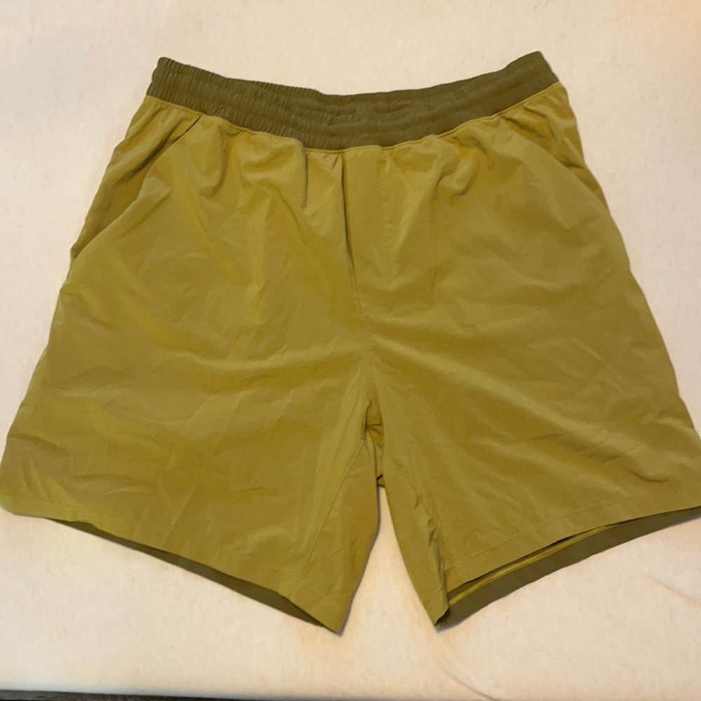 Men olive green and green lululemon athletica xl xtra large shorts athletic